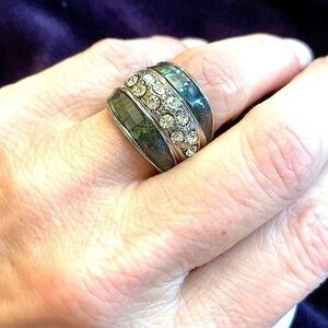 ✅This &  That Abalone shell/inlay diamanté stones ring. Silver tone plated base.